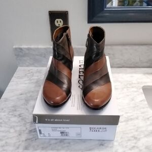 Women's Regarde Le Ciel Brown and Tan Leather Ankle Boots